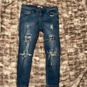 Ankle distressed jeans